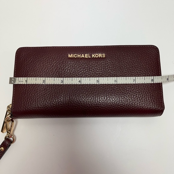 Michael Kors Zip Wristlet - Picture 1 of 10